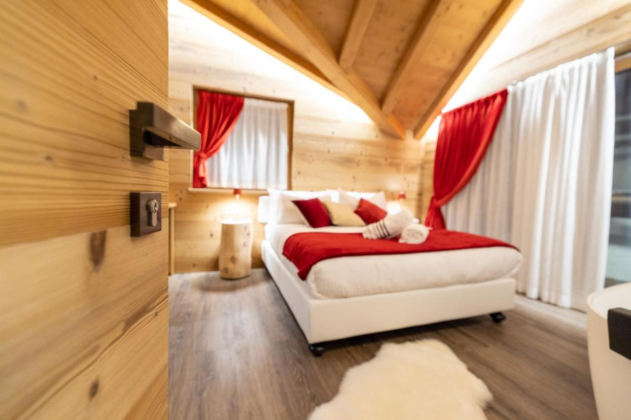 Chalet Imbosc'ché - B&B in beautiful surroundings Livigno Exterior foto