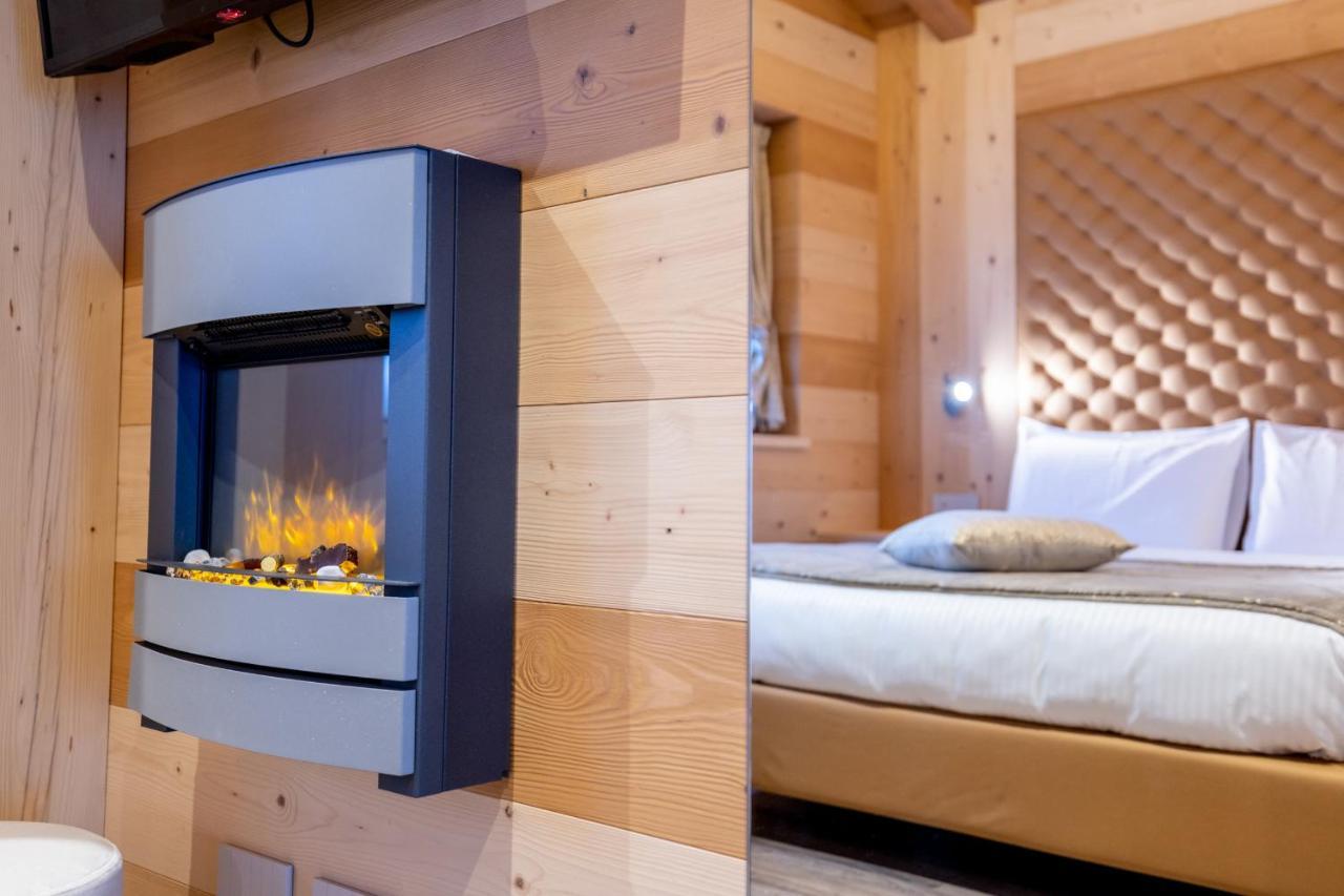 Chalet Imbosc'ché - B&B in beautiful surroundings Livigno Exterior foto